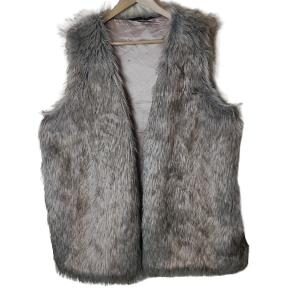 Women's Faux Fur Vest in Gray